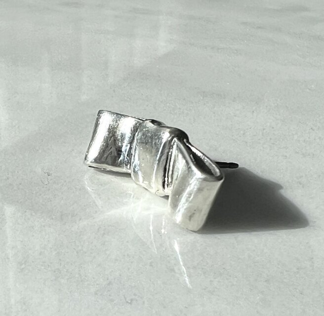 限定【片耳ピアス】リボンピアス➁ 約3g シルバーピアス シルバー925