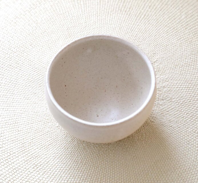 赤陶土と白マット釉のカップ | iichi 日々の暮らしを心地よくする