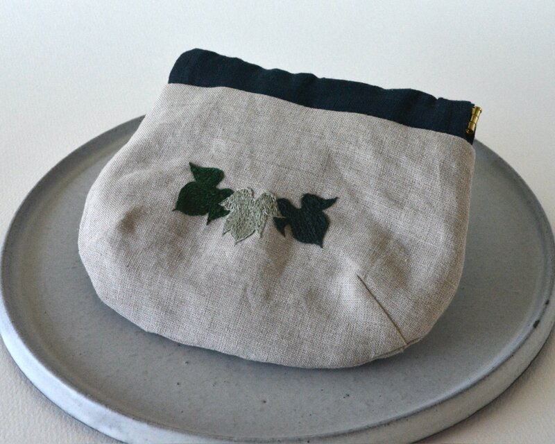 受注製作】ボタニカル 刺繍 14センチ バネ口ポーチ | iichi 日々の