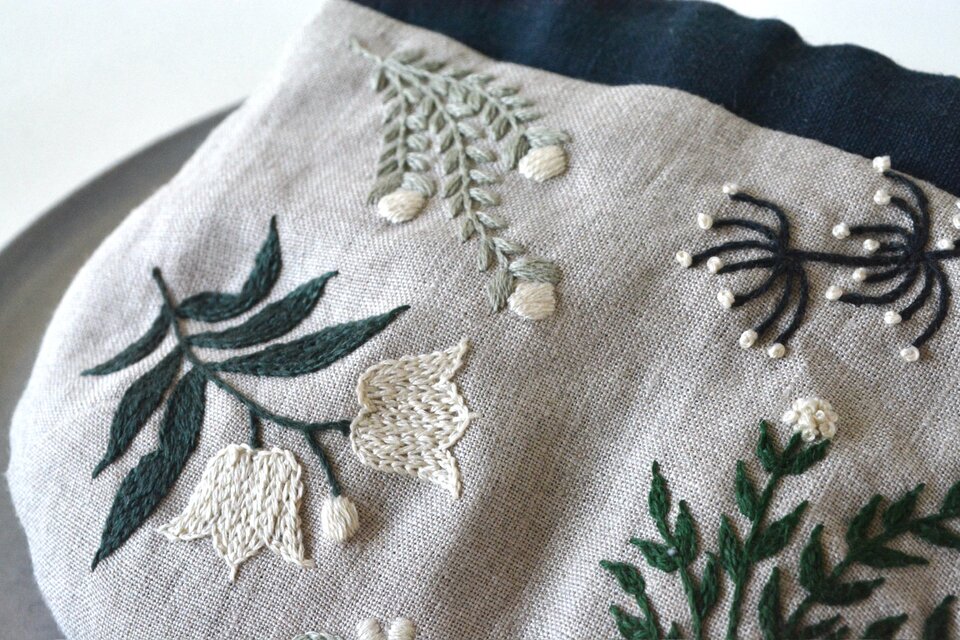 ボタニカル 刺繍 14センチ バネ口ポーチ | iichi 日々の暮らしを