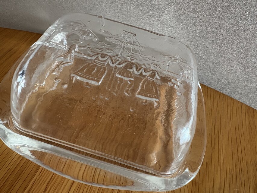 ドイツの古いガラスのバターケース | iichi 日々の暮らしを心地よく