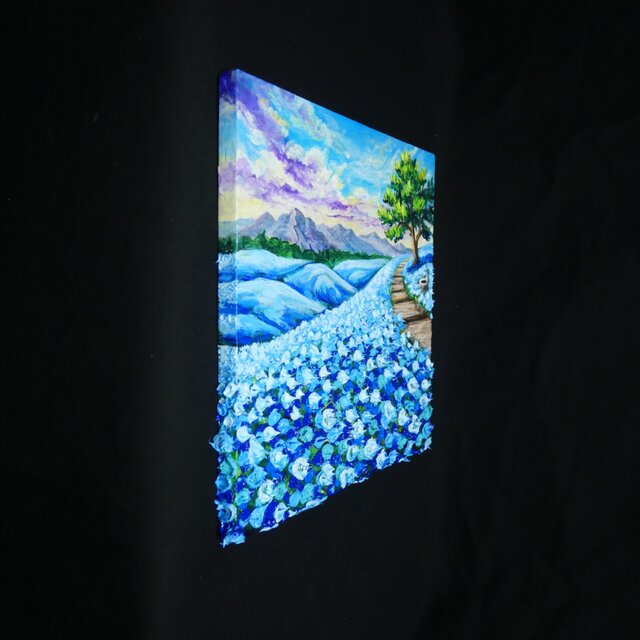 世界に一枚】青の輝きを描く油彩画「幸せを運ぶ青い丘」北欧風
