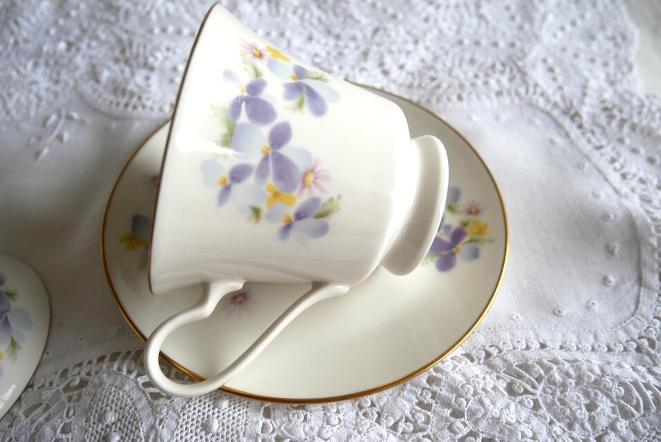 Noritake Ivory すみれの絵柄のコーヒー＆ティーカップ＆ソーサー 4客 