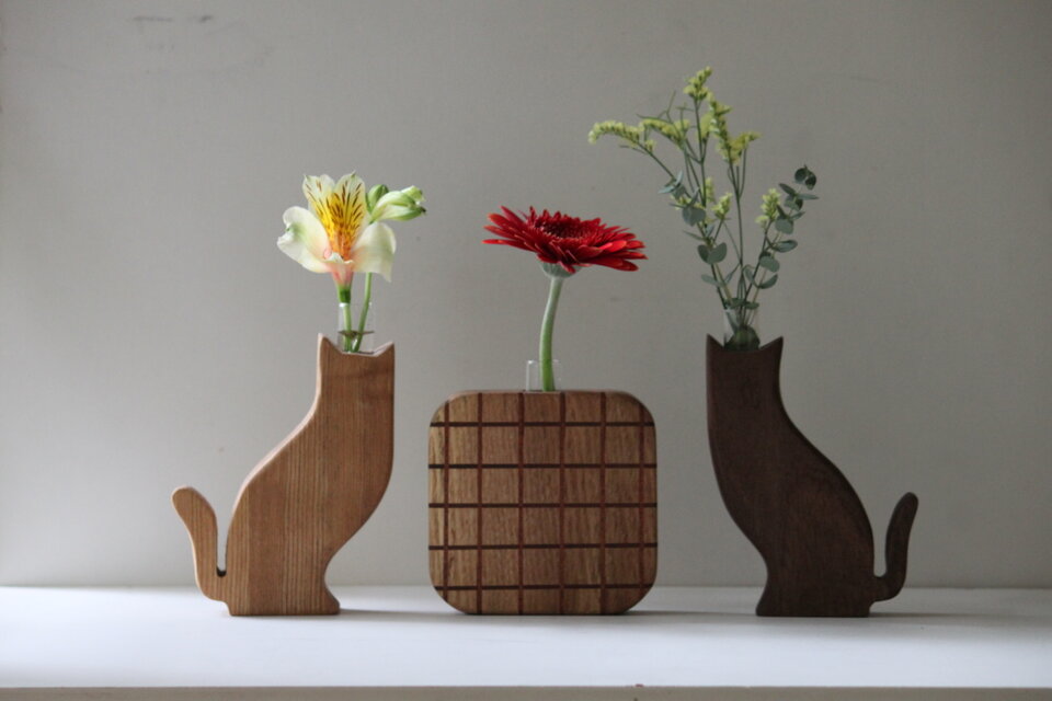 B品』木の猫花瓶 | iichi 日々の暮らしを心地よくするハンドメイドや