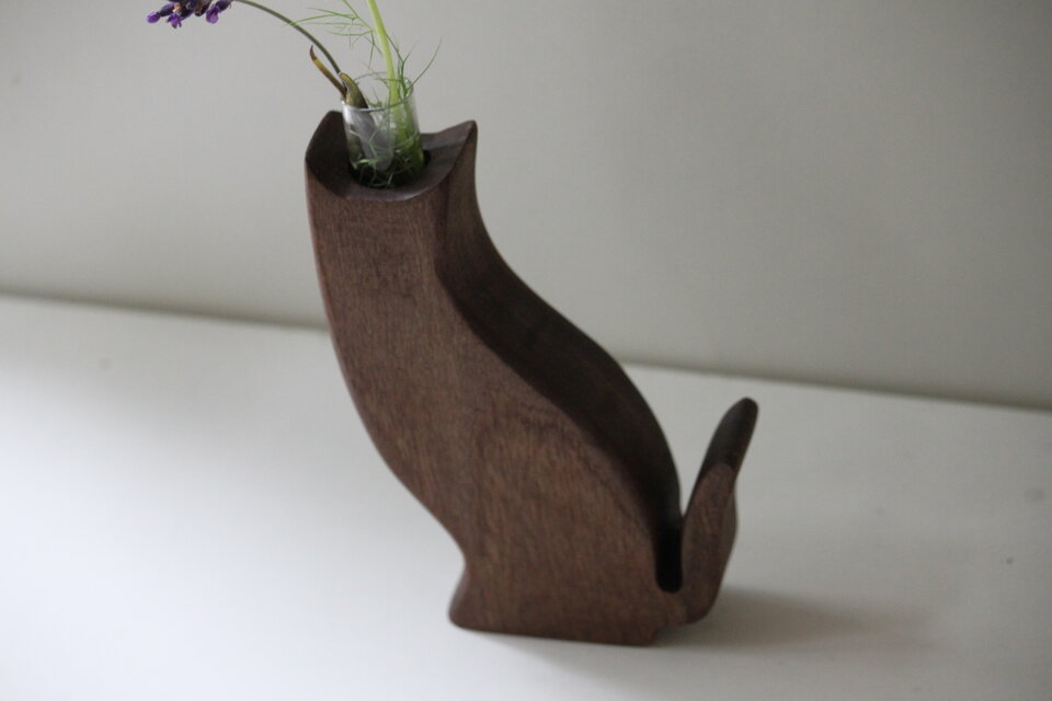 B品』木の猫花瓶 | iichi 日々の暮らしを心地よくするハンドメイドや