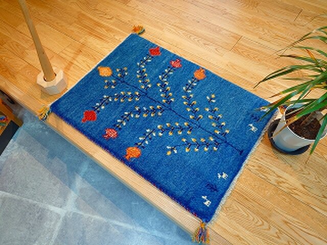 ペルシャ ギャッベ ラグ 85x60cm ザクロの木 ブルー RJ4361 | iichi