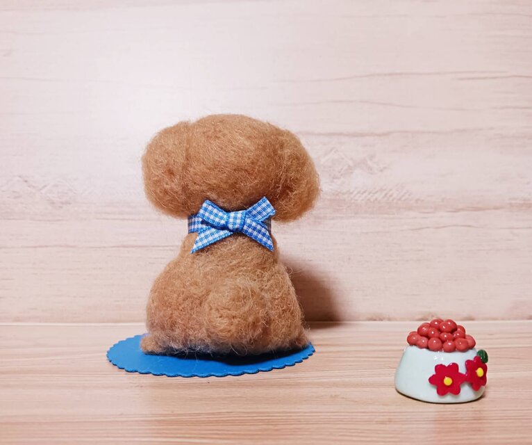 羊毛フェルトトイプードル エサ・下敷き | iichi 日々の暮らしを