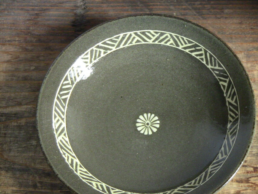 三島手小皿（象嵌） | iichi 日々の暮らしを心地よくするハンドメイド
