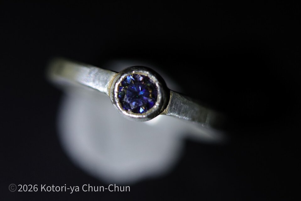 人類の叡智の結晶】最強の人工宝石 ネイビーブルーモアサナイト