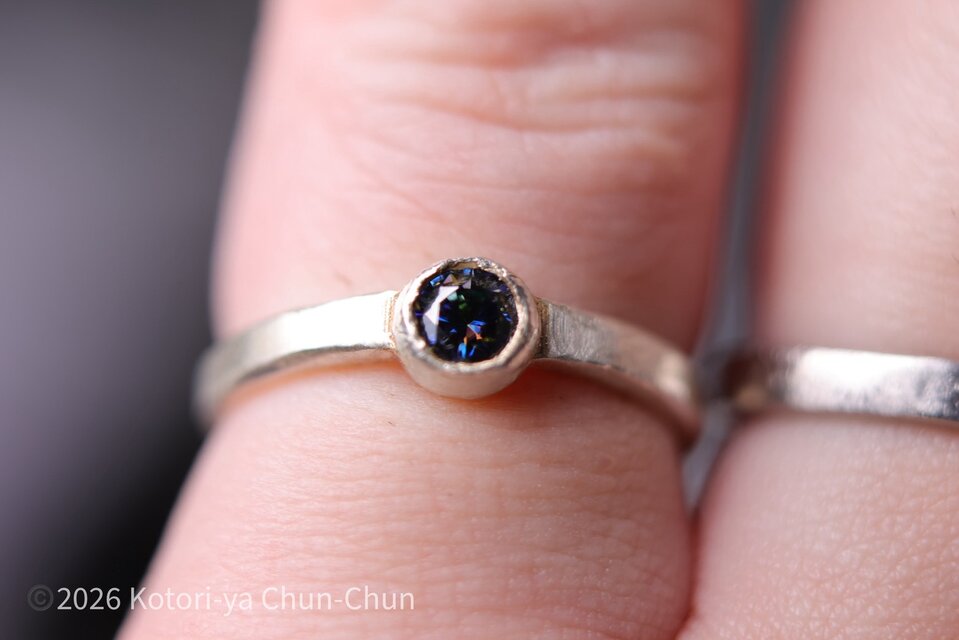 人類の叡智の結晶】最強の人工宝石 ネイビーブルーモアサナイト