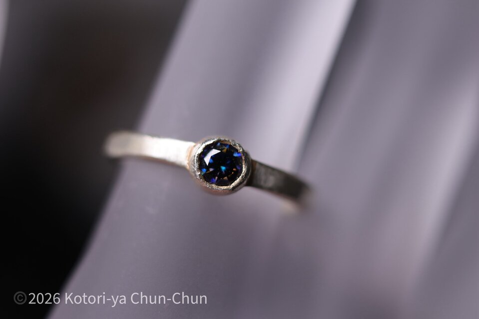 人類の叡智の結晶】最強の人工宝石 ネイビーブルーモアサナイト