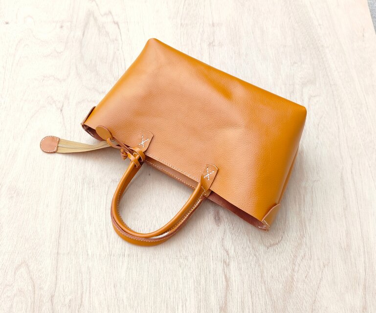 姫路レザー】手縫いのジャーニートートバッグ（メンズ/レディース