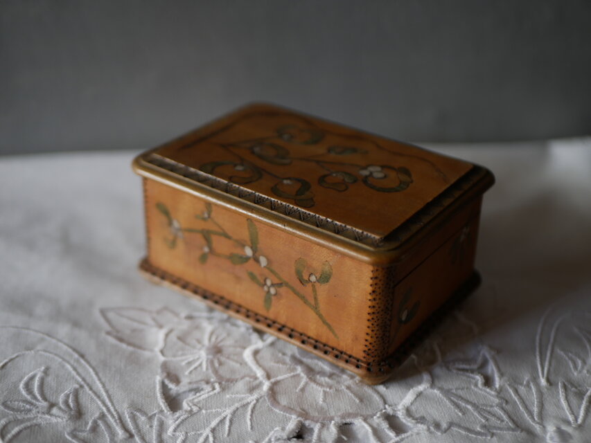 フランス　アンティーク　木箱　vintage ブロカント　1880年　襤褸 宿り木の木箱 ヨーロッパヴィンテージ ドイツ ヴィンテージのある生活