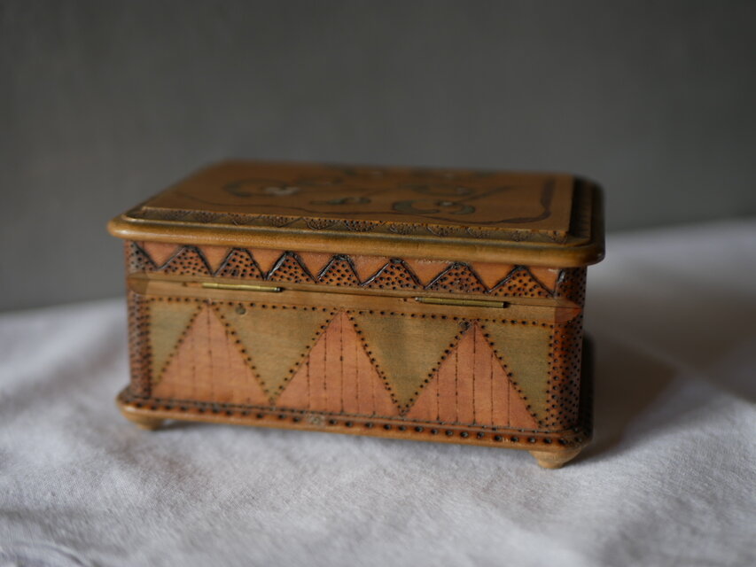 フランス　アンティーク　木箱　vintage ブロカント　1880年　襤褸 宿り木の木箱 ヨーロッパヴィンテージ ドイツ ヴィンテージのある生活
