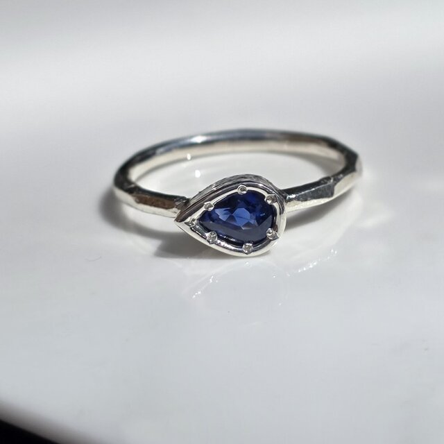 ブルーサファイア しずく0.67ct 彫留め シルバーSV925リング | iichi