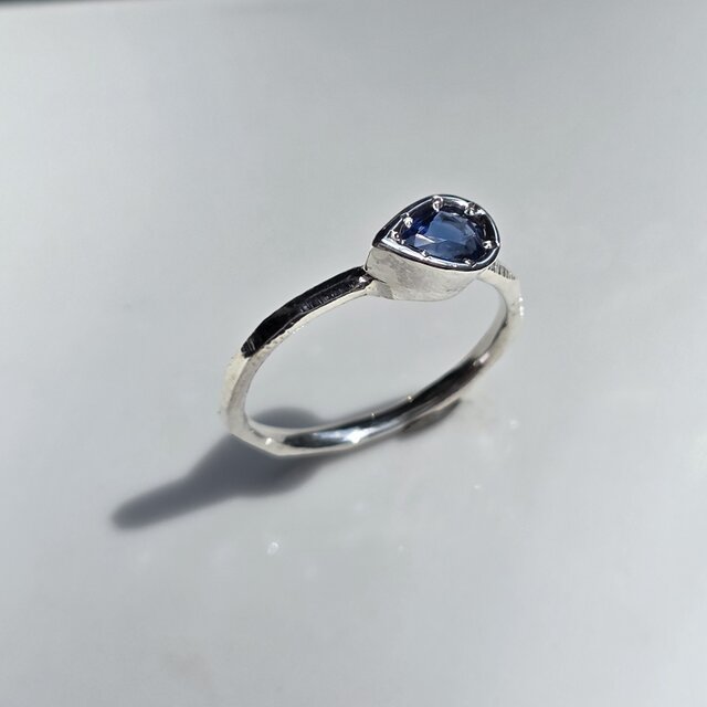 ブルーサファイア しずく0.67ct 彫留め シルバーSV925リング | iichi