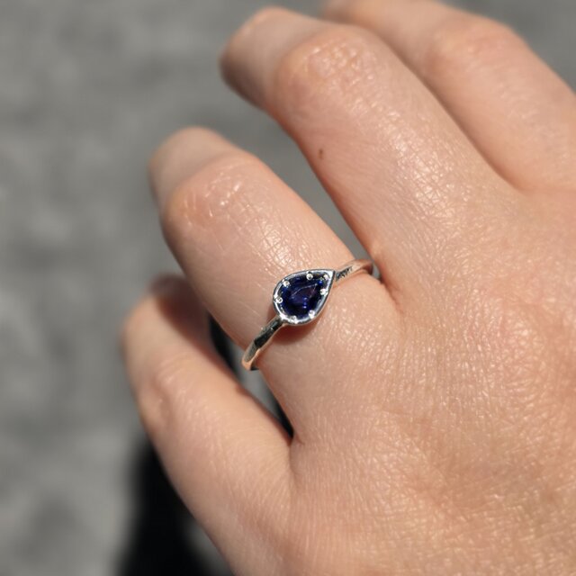 ブルーサファイア しずく0.67ct 彫留め シルバーSV925リング | iichi 