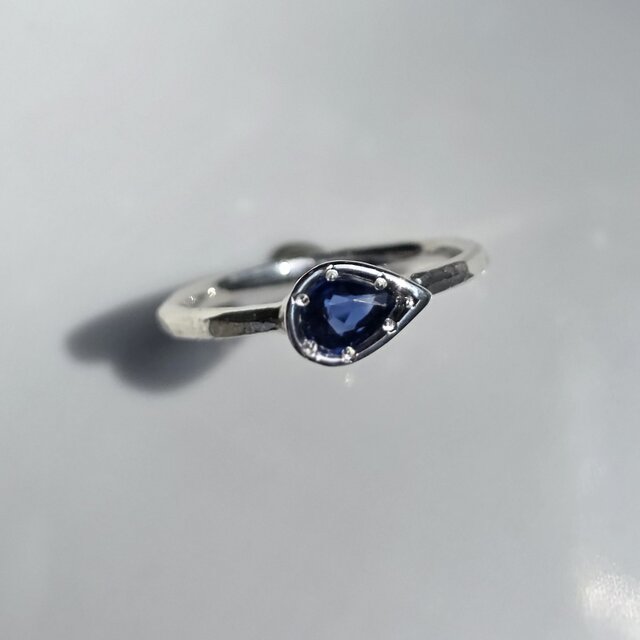 ブルーサファイア しずく0.67ct 彫留め シルバーSV925リング | iichi