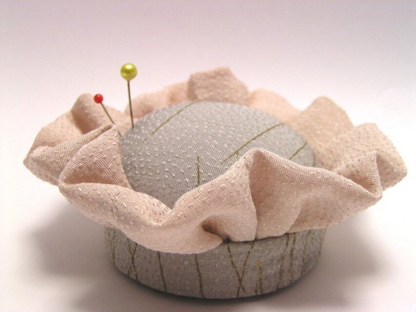 和の針山　絹で作りました　