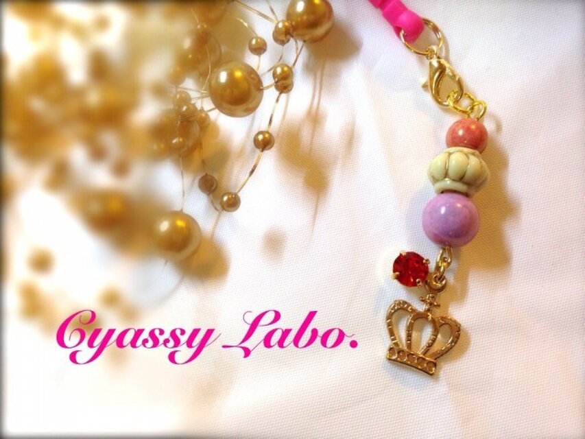 チェコビーズとクラウンのイヤホンジャック☆