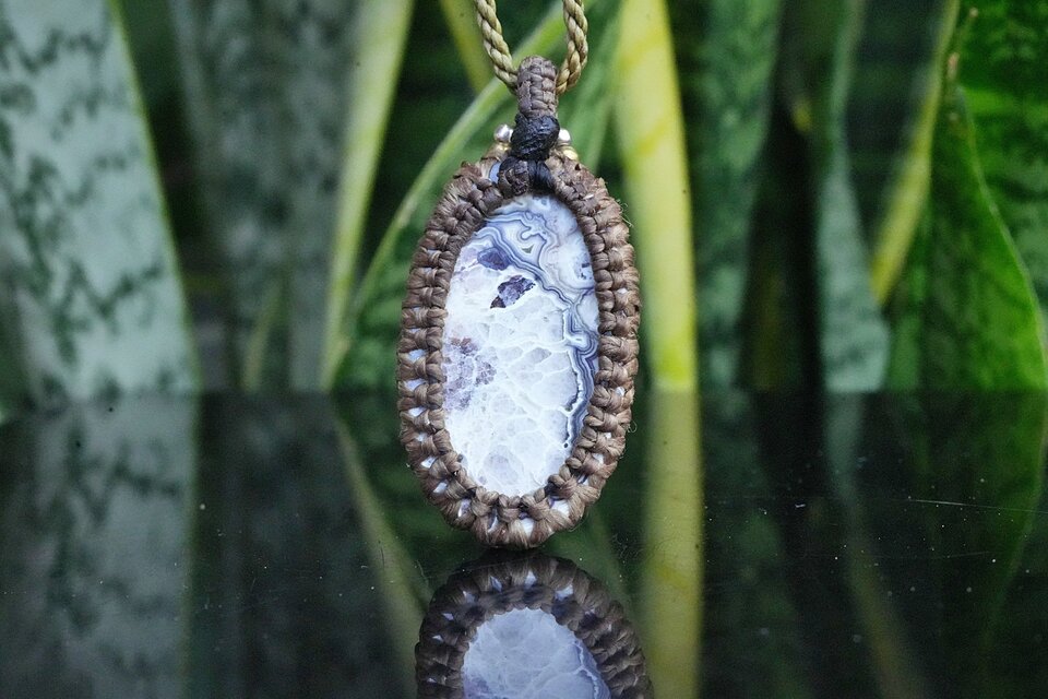 モダン芸術 クレイジーレースアゲート マクラメペンダント 2592