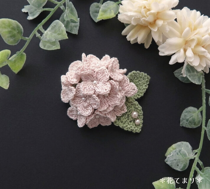 レース編み ふっくら紫陽花のブローチ ～white pink～ | iichi 日々の