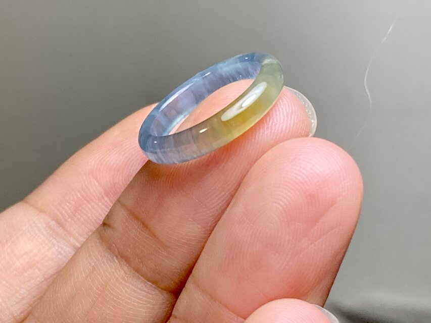 ミャンマー産天然無処理翡翠 くりぬき リング 指輪 薄黄 黄翡 冰