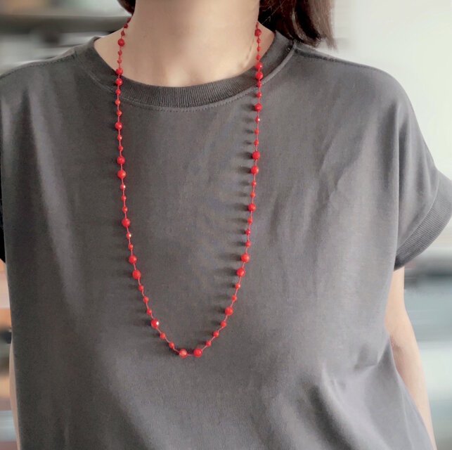 KOKImerukari ロング赤い石、重さあり素晴らしいネックレスです 元気をくれる石 レッドコーラル（染）コード ロングネックレス 2種類