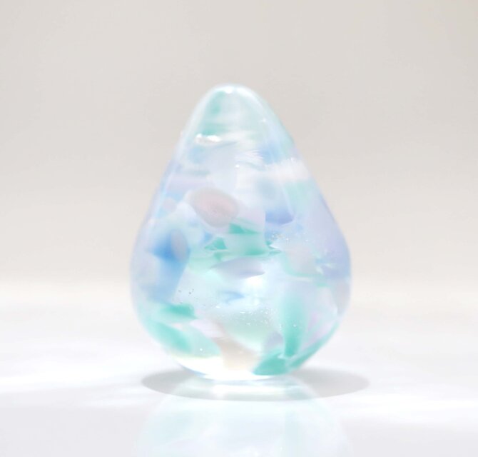 ガラスの雫の小さなオブジェ 「紫陽花の舞」 | iichi 日々の暮らしを