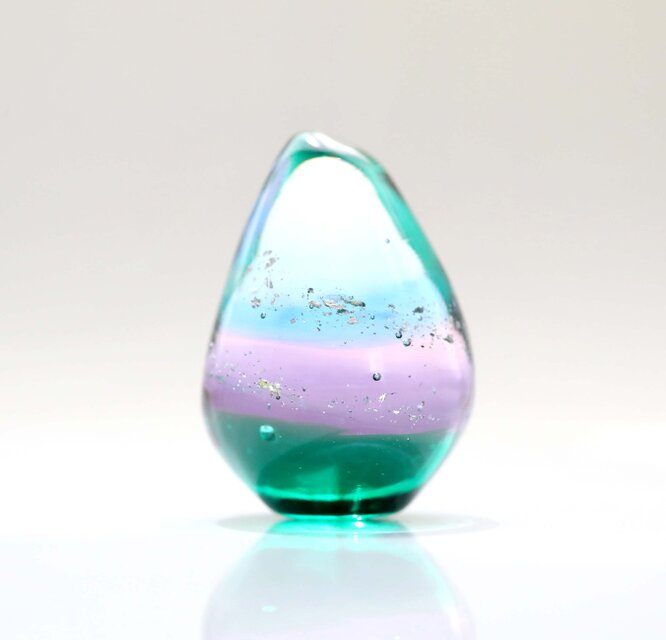 ガラスの雫の小さなオブジェ 「紫陽花色のひと雫」 | iichi 日々の