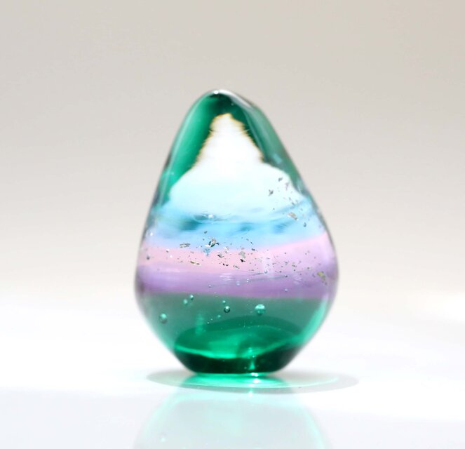 ガラスの雫の小さなオブジェ 「紫陽花色のひと雫」 | iichi 日々の