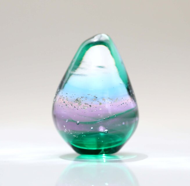 ガラスの雫の小さなオブジェ 「紫陽花色のひと雫」 | iichi 日々の