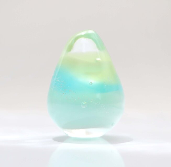 ガラスの雫の小さなオブジェ 「新緑のひと雫」 | iichi 日々の暮らしを