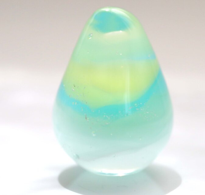 ガラスの雫の小さなオブジェ 「新緑のひと雫」 | iichi 日々の暮らしを
