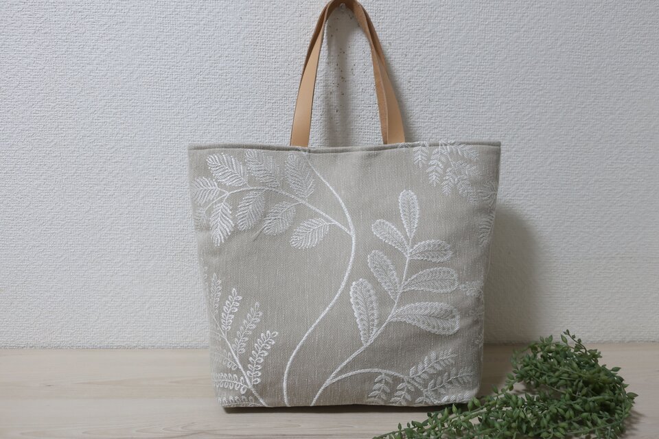 イギリス刺繡柄リネン混トートバック | iichi 日々の暮らしを心地よく