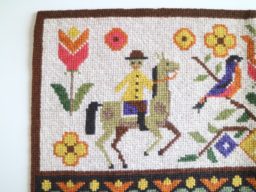 スウェーデンで見つけたツヴィスト刺繍のタペストリー No.6767 | iichi