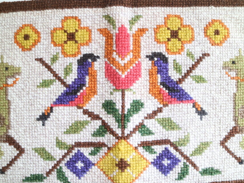 スウェーデンで見つけたツヴィスト刺繍のタペストリー No.6767 | iichi