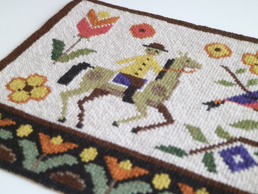 スウェーデンで見つけたツヴィスト刺繍のタペストリー No.6767 | iichi