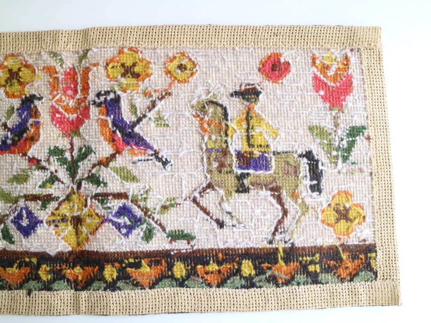 スウェーデンで見つけたツヴィスト刺繍のタペストリー No.6767 | iichi