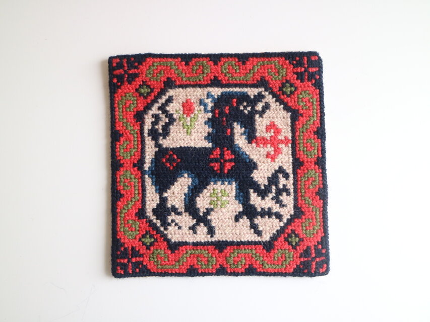 スウェーデンで見つけたツヴィスト刺繍のタペストリー No.6750A