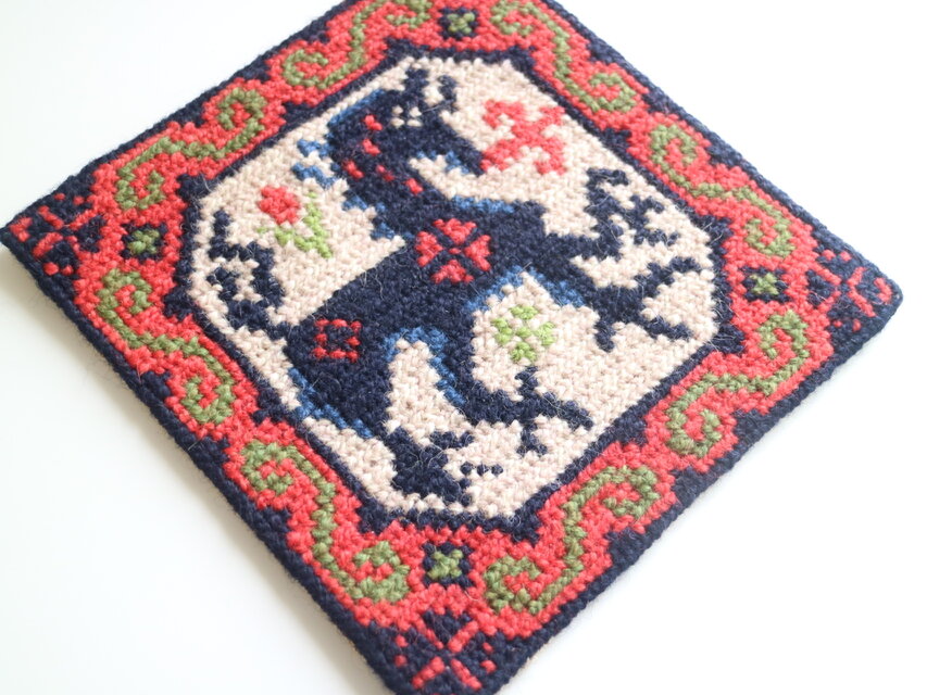 スウェーデンで見つけたツヴィスト刺繍のタペストリー No.6750A
