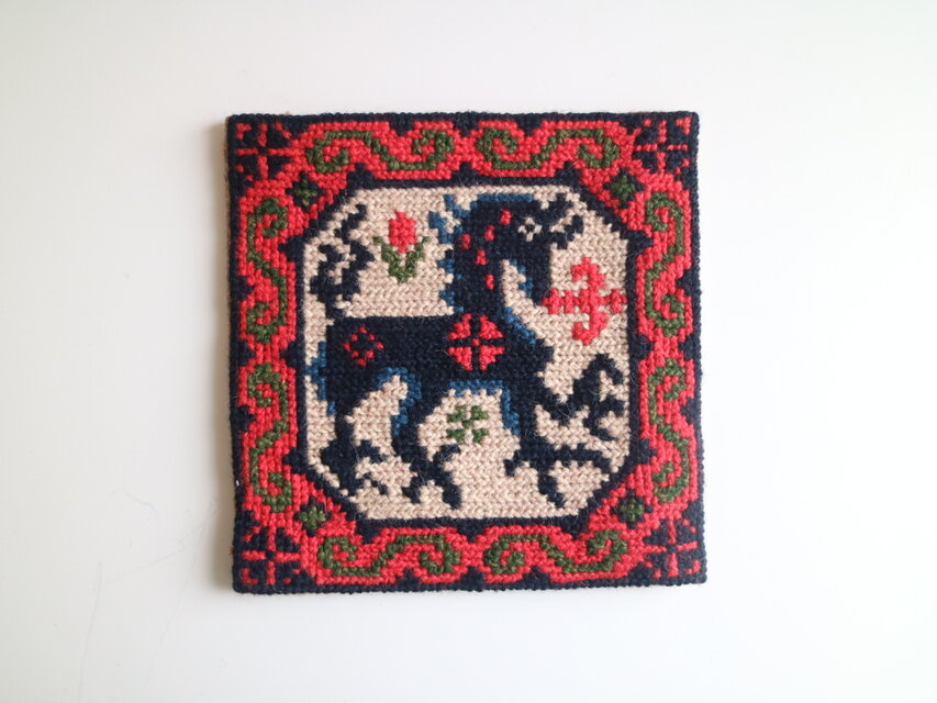 スウェーデンで見つけたツヴィスト刺繍のタペストリー No.6750B