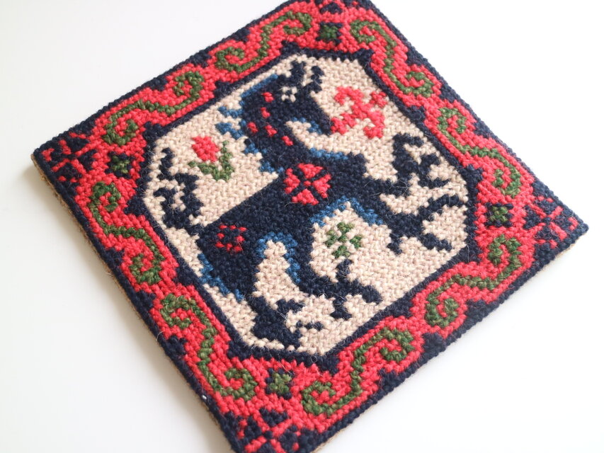 スウェーデンで見つけたツヴィスト刺繍のタペストリー No.6750B