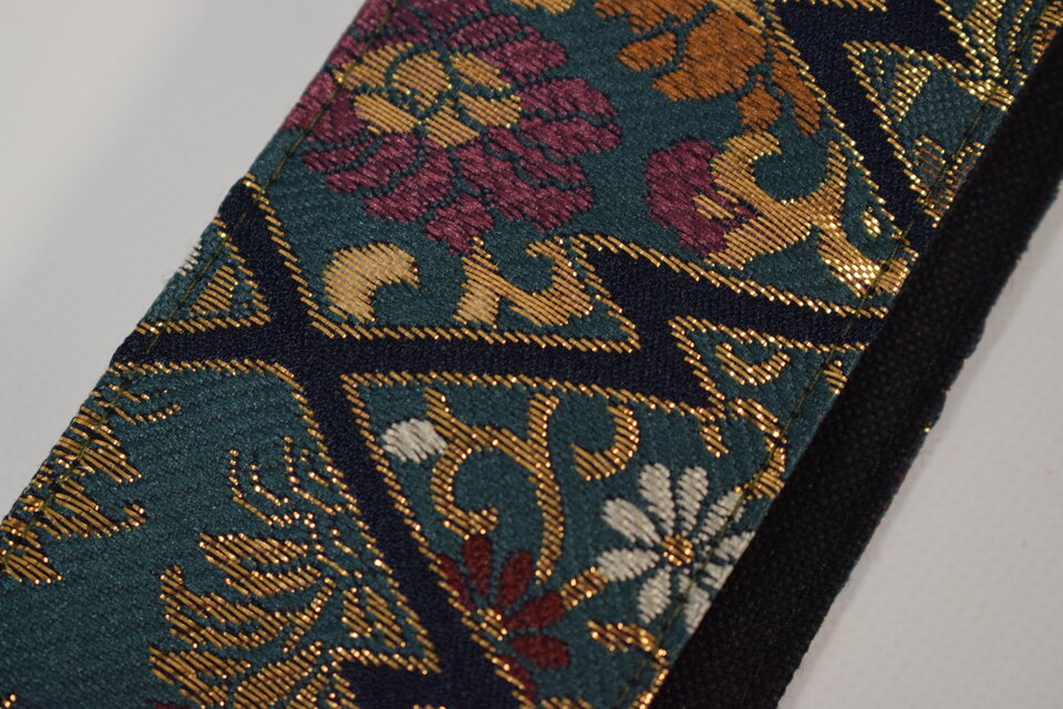 和柄 ギターストラップ 金襴 松皮菱 | Handmade Japanese Guitar Strap