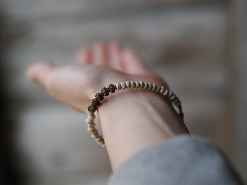 MTO> -Tulsi & Nuts- bracelet | iichi 日々の暮らしを心地よくする
