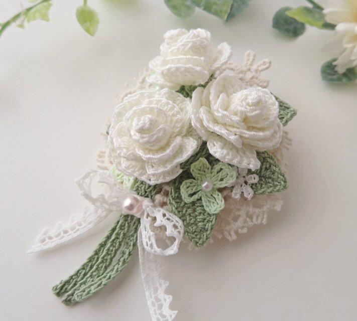 レース編み 小さな薔薇の花束ブローチ～milky white～ | iichi 日々の