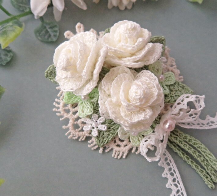 レース編み 小さな薔薇の花束ブローチ～milky white～ | iichi 日々の