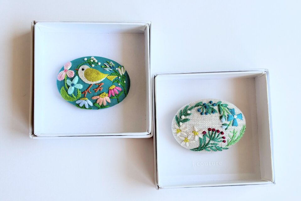 ことりと草花の刺繍ブローチ(botanical）#481 | iichi 日々の暮らしを