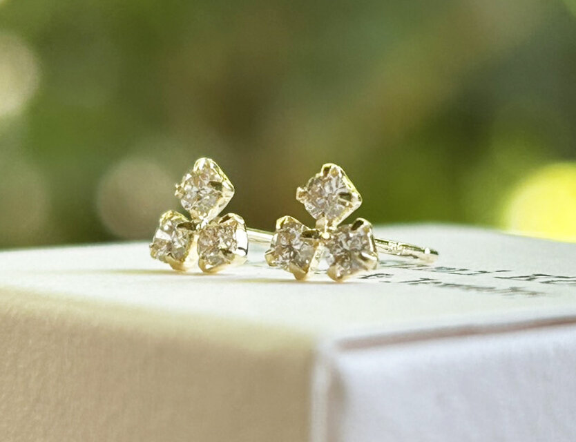 radiu k18イエローゴールド天然ダイヤモンドピアス 天然ダイアモンド3粒・0.24CT◇K18◇k18ゴールド／スタッドピアス
