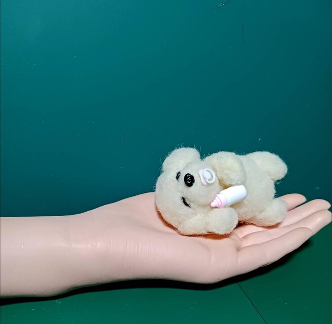 羊毛フェルト おやすみトイちゃん お腹いっぱいになり夢見てる